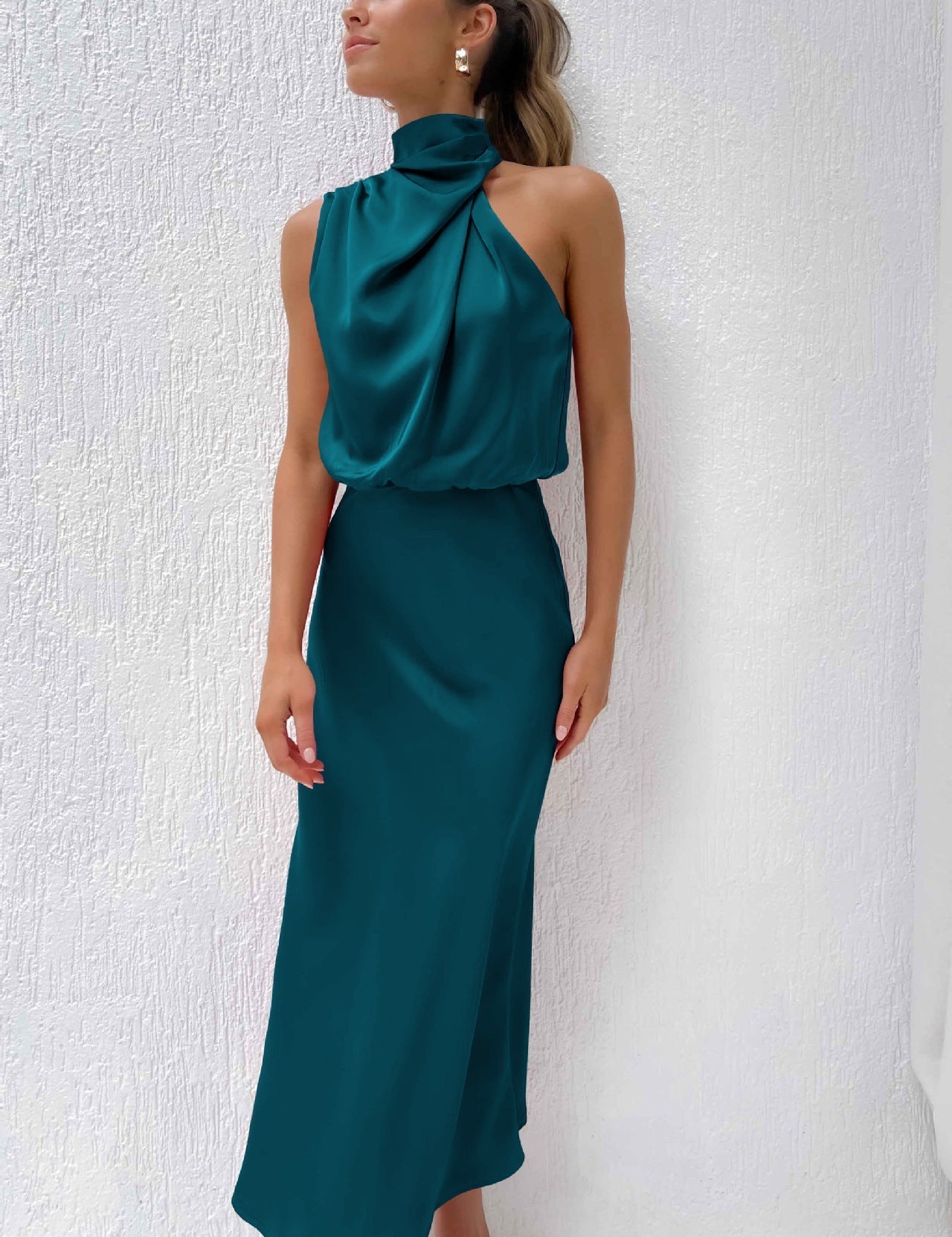 Tyra | Elegantní večerní šaty s halter výstřihem