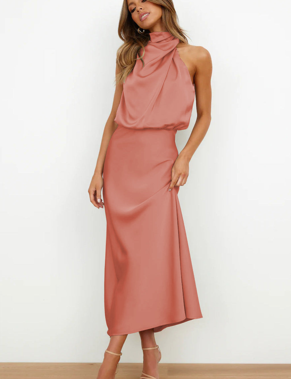 Tyra | Elegantní večerní šaty s halter výstřihem