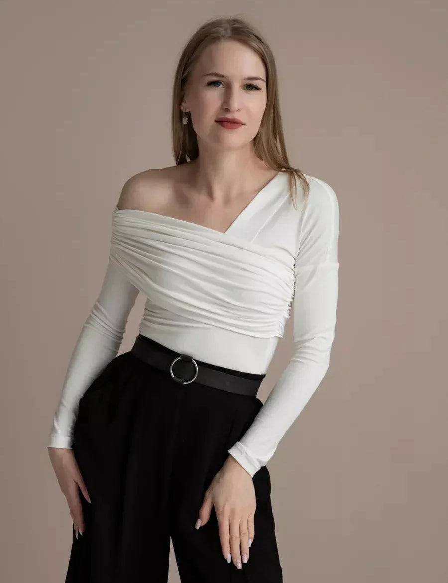 Clara Monroe Top na jedno rameno